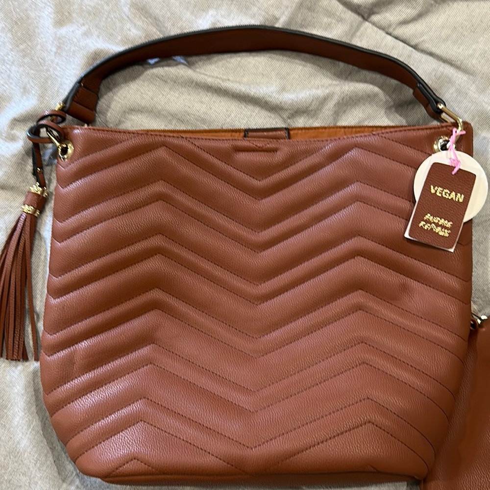 NWT Handbag Republic Bucket Bag